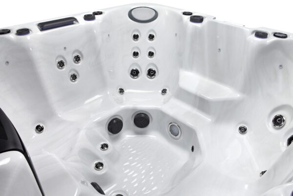 6 man hot tub