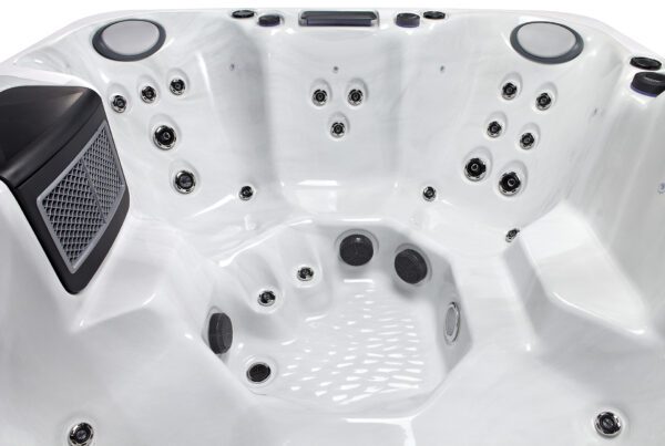Himalayan Haze - 6 man hot tub